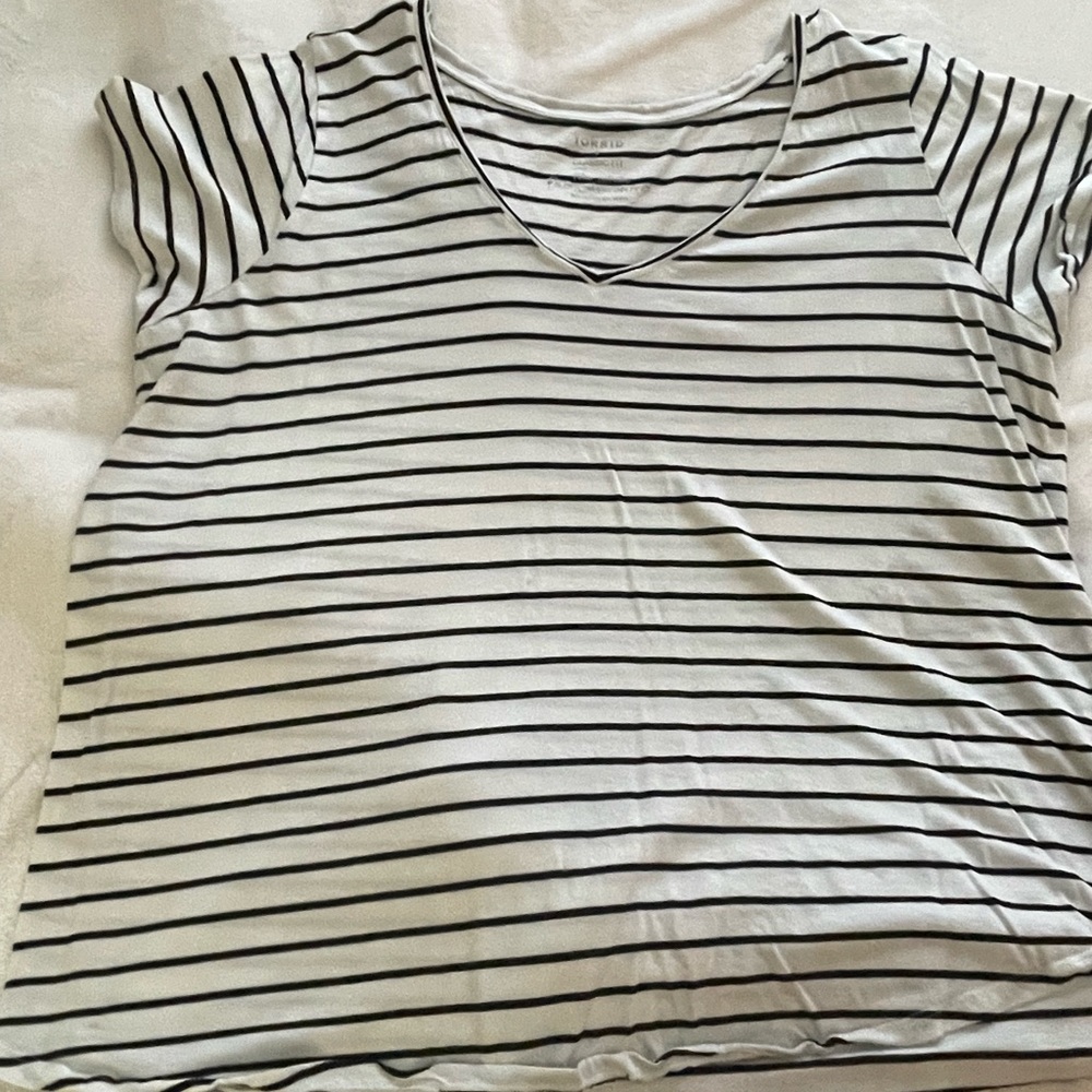 Striped V-neck t-shirt